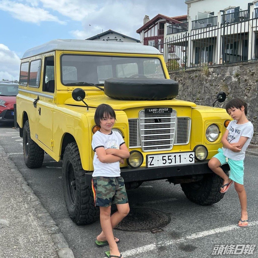 周汶錡一家四口早前返法國放暑假。